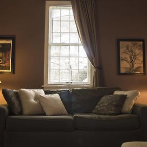 Deluxe Queen Suite
